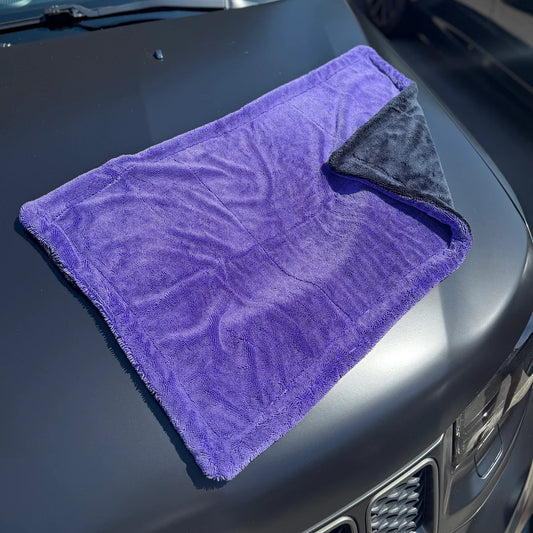Prosop de uscare din microfibră violet cu negru